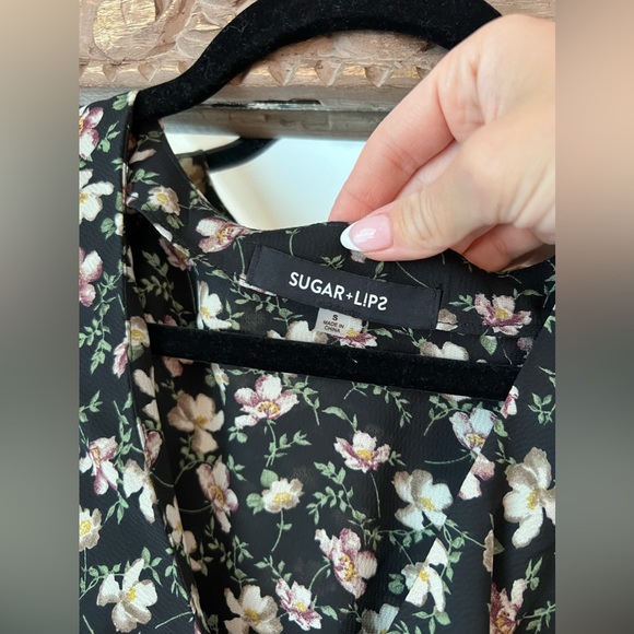 NEW SUGAR & LIPS Floral Paint mini dress
Sleeve Hook & Eye Front Closure small - Picture 4 of 7